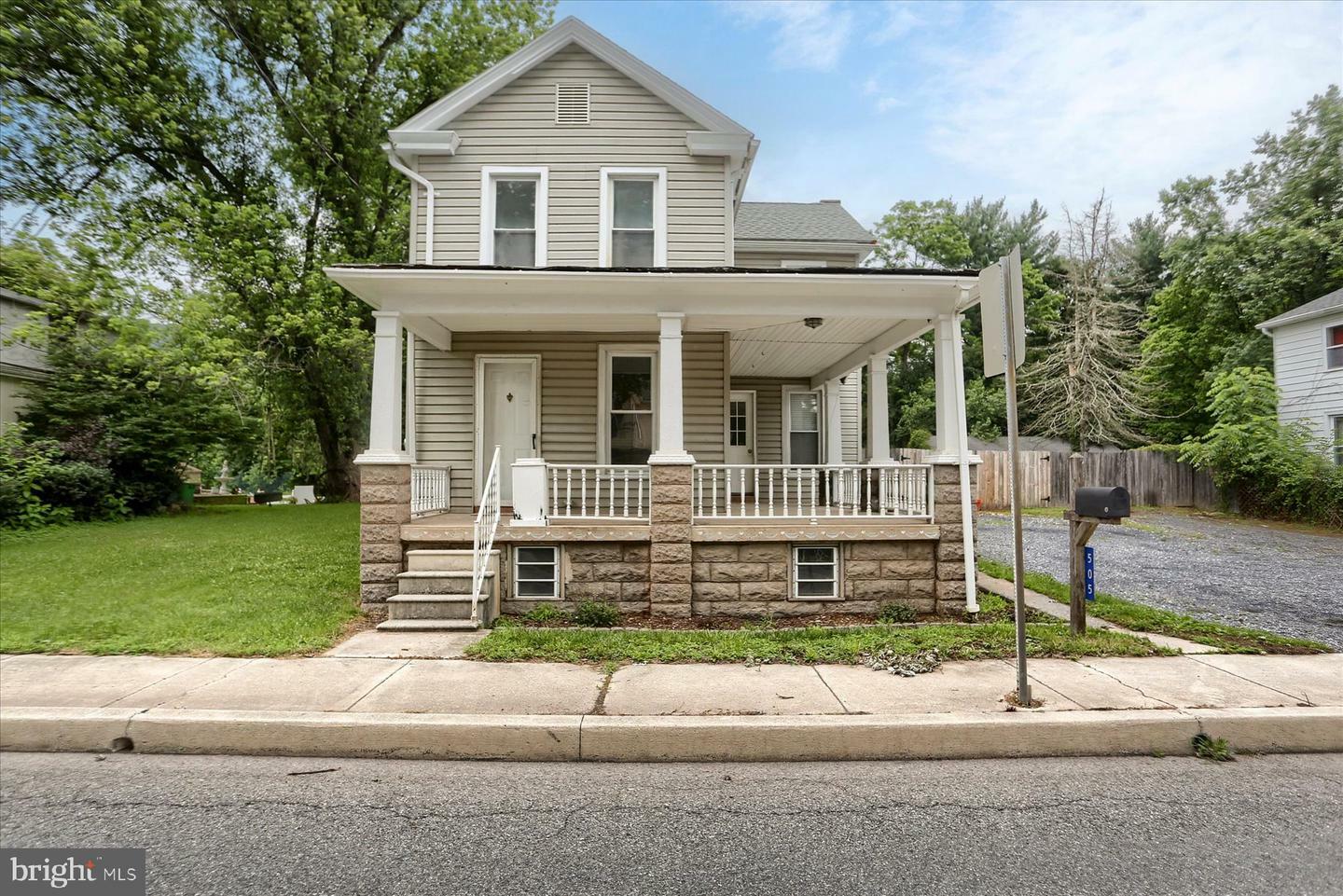 Property Photo:  505 Valley Street  PA 17053 