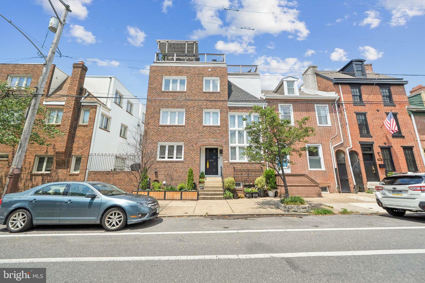 814 S Front Street  Philadelphia PA 19147 photo