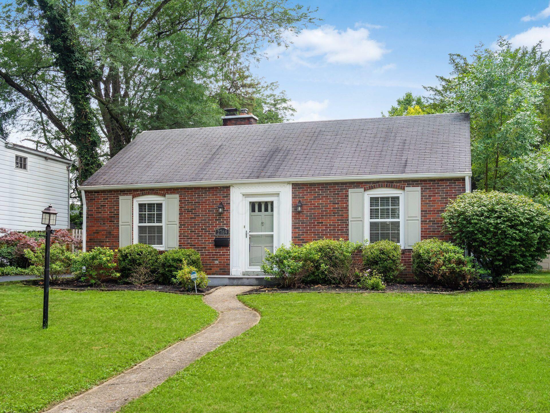 Property Photo: 2769 Parkland Place OH 43209