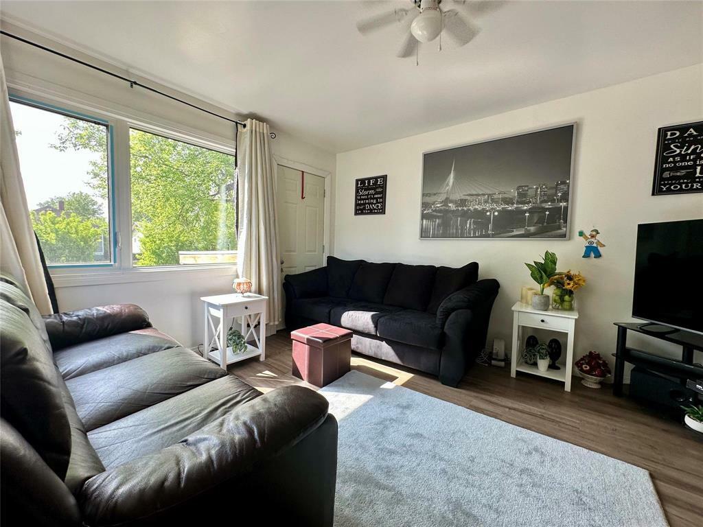 Property Photo:  649 Bignell Avenue  MB R9A 1K2 