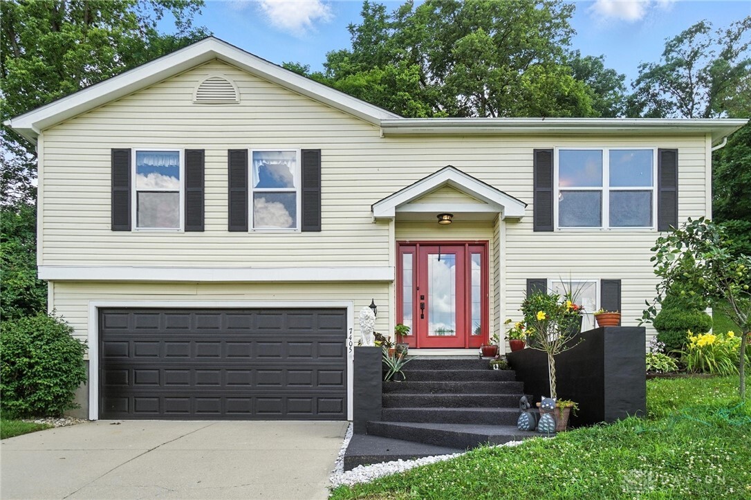 Property Photo: 7405 Shady Knoll Circle OH 45069