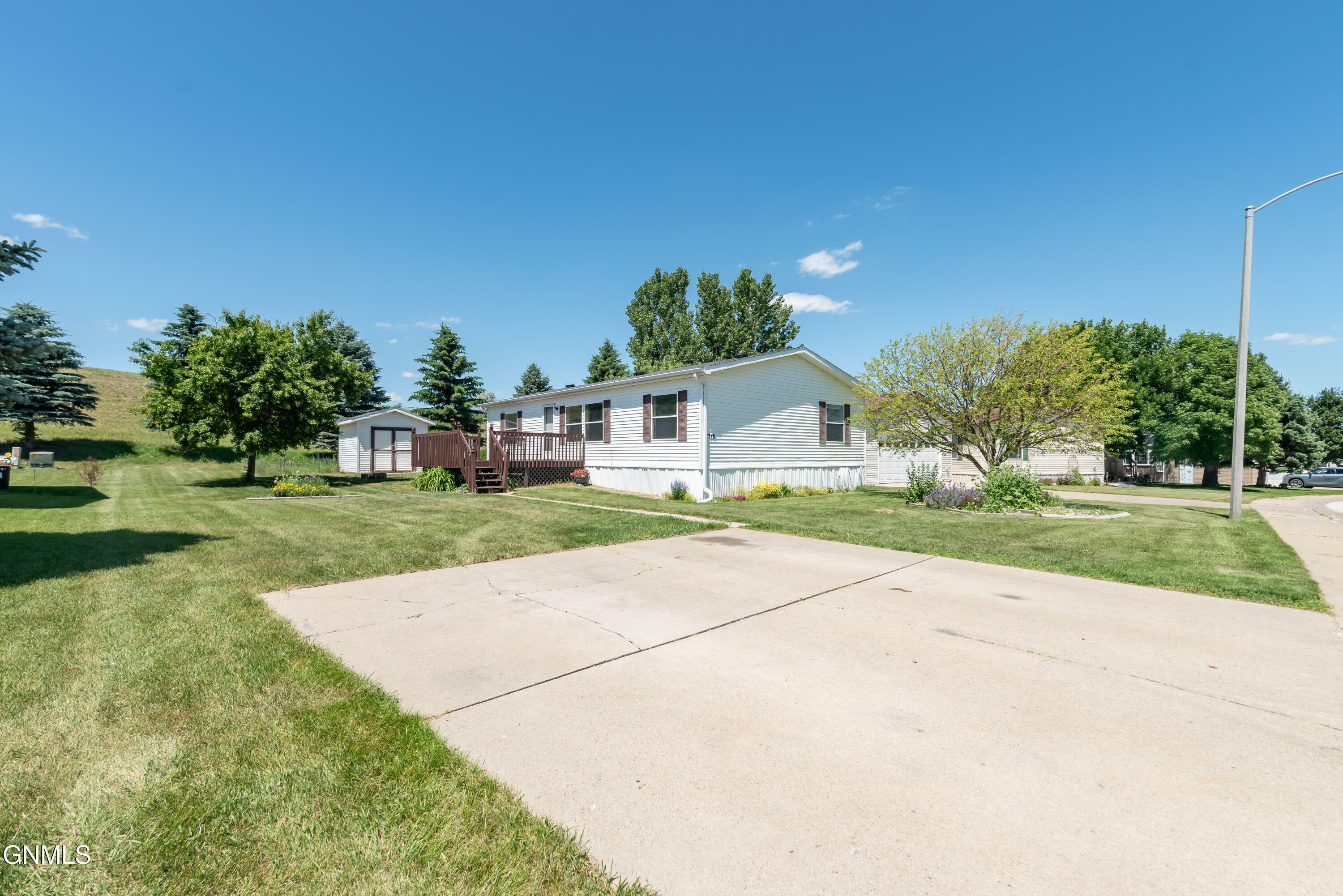 1718 Chandler Lane  Bismarck ND 58503 photo