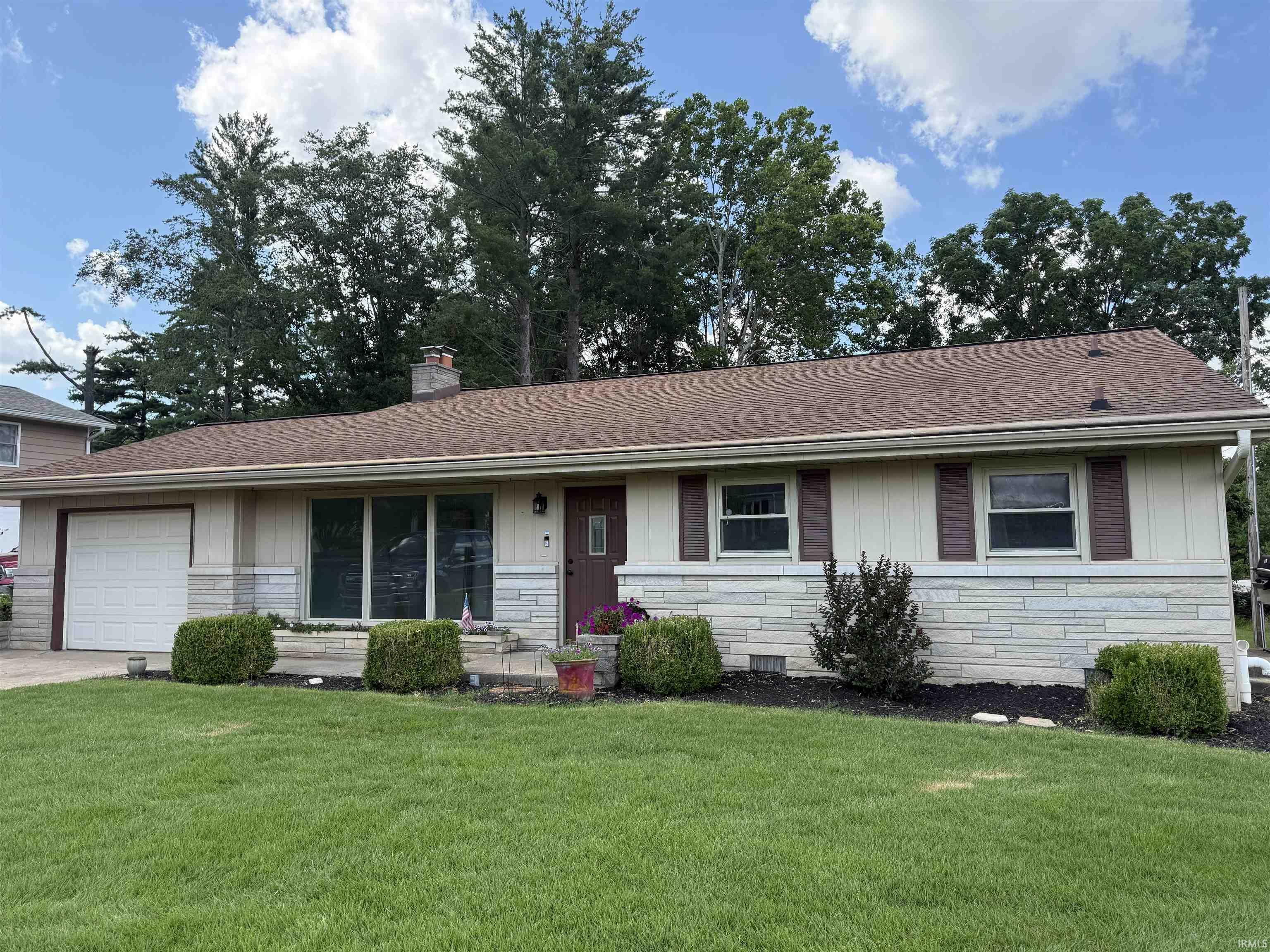 Property Photo: 1417 E Clairmont Place IN 47401