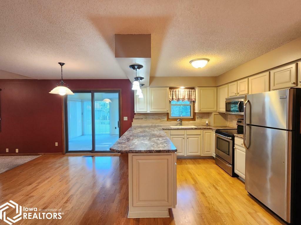 Property Photo: 9 Asbury Place IA 50401