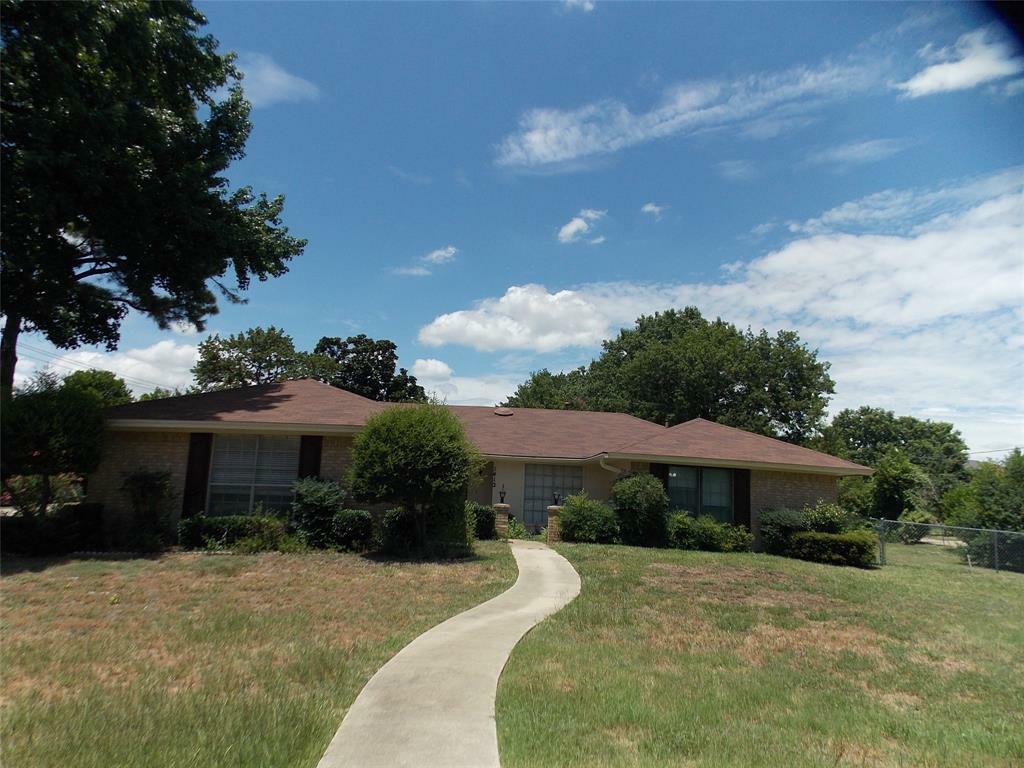 Property Photo: 1412 Cherry Lane TX 76034