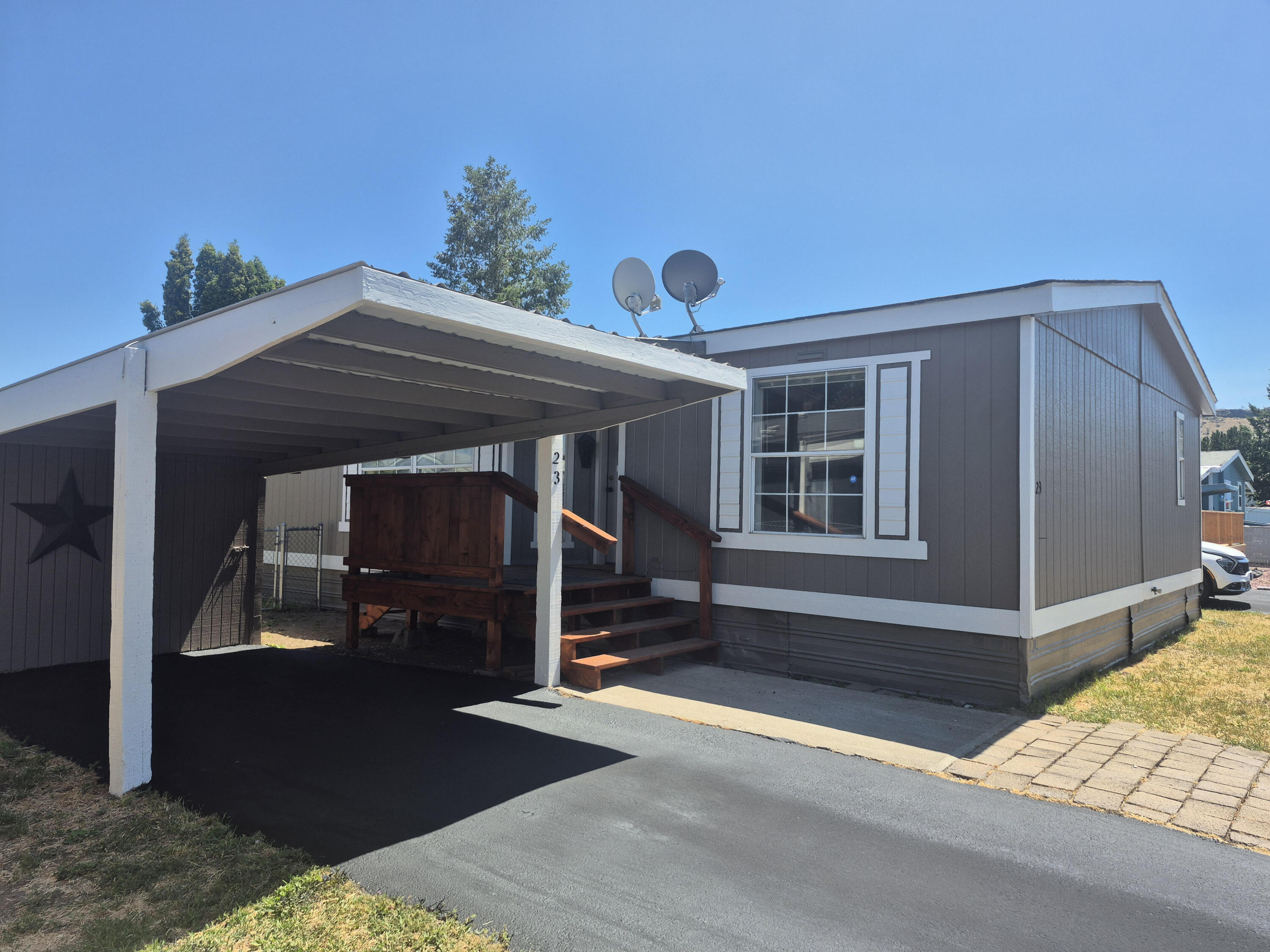 Property Photo:  185 NW Harwood Street 23  OR 97754 