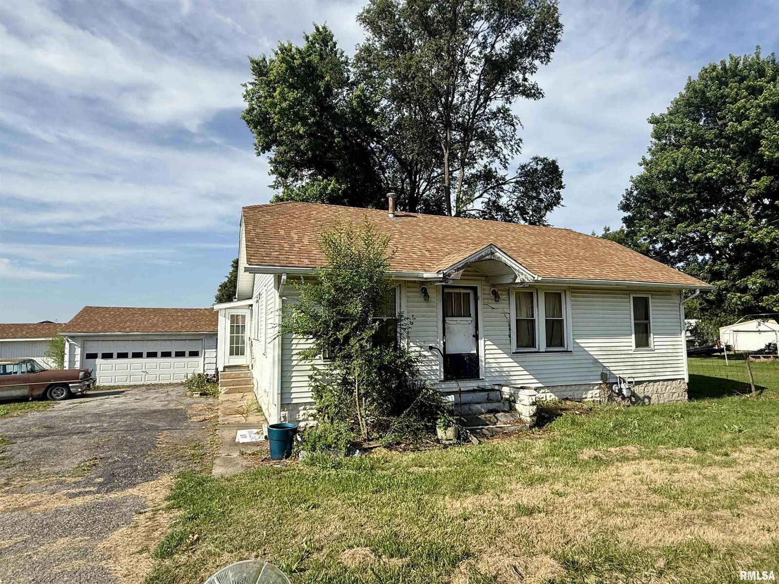 Property Photo:  684 US Hwy 150 E  IL 61401 