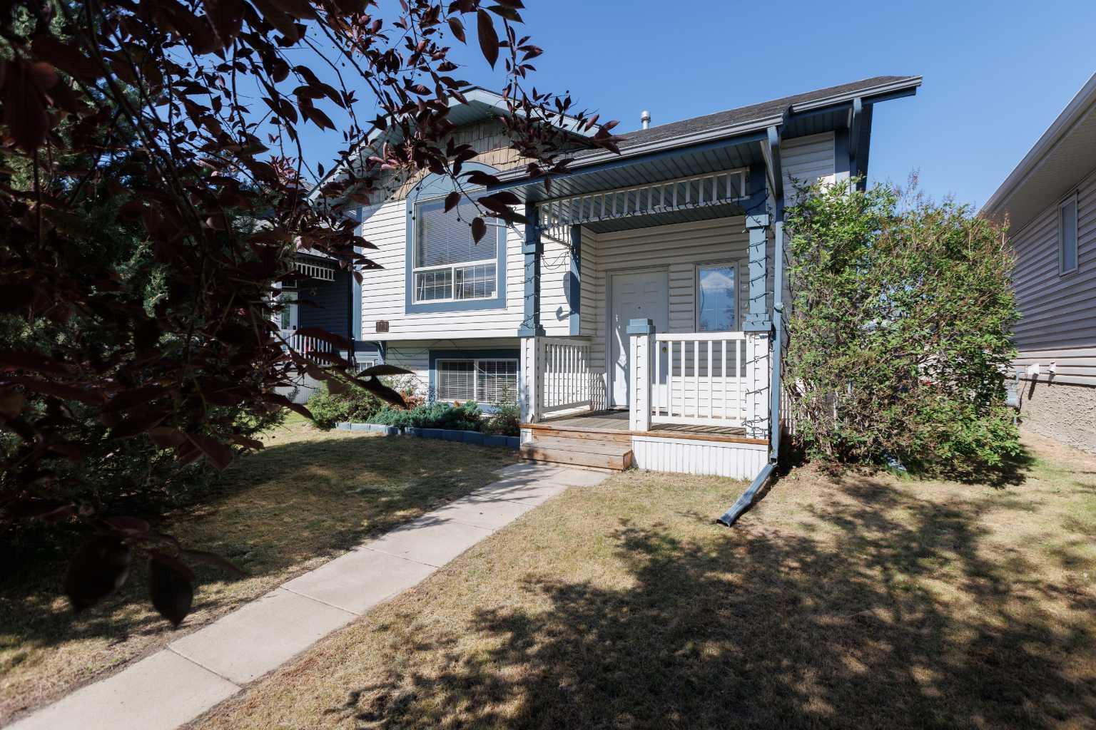 Property Photo: 173 Kingston Drive AB T4P 3V4
