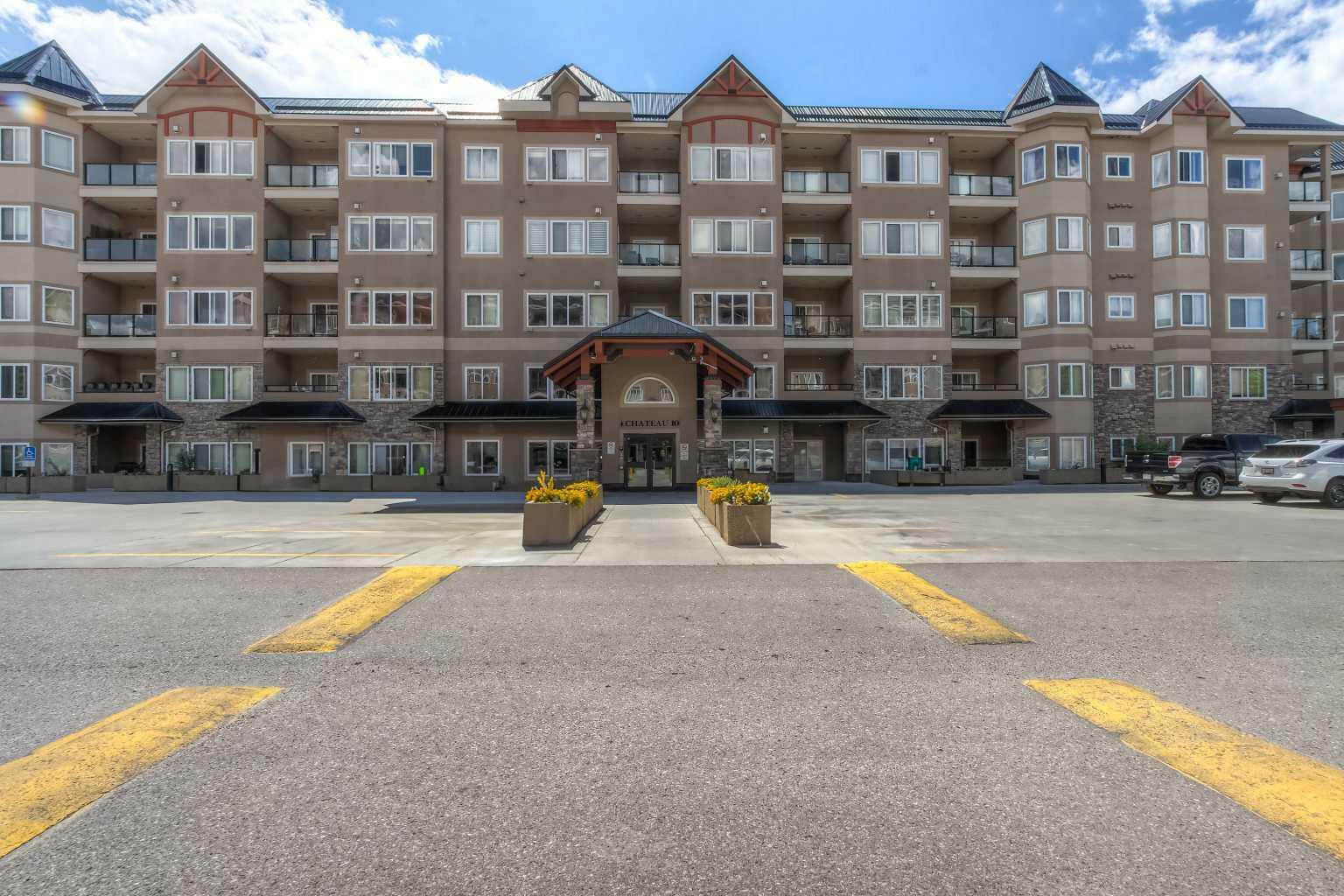Property Photo:  10 Discovery Ridge Close SW 102  AB T3H 5X3 