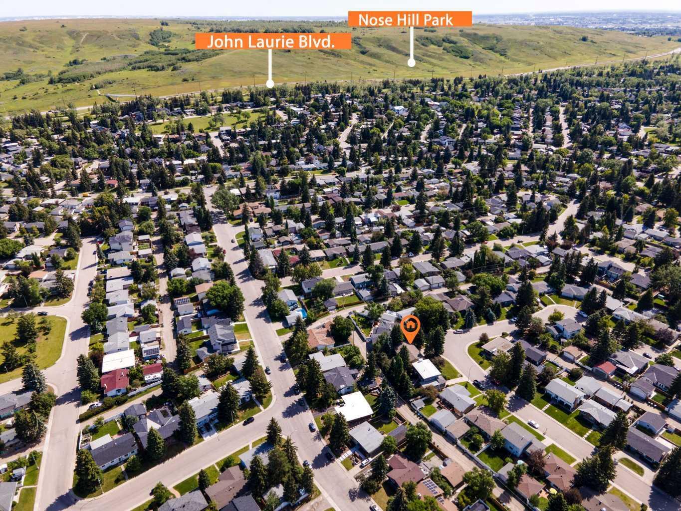 Photo de la propriété: 5123 Brockington Road NW AB T2L 1R7