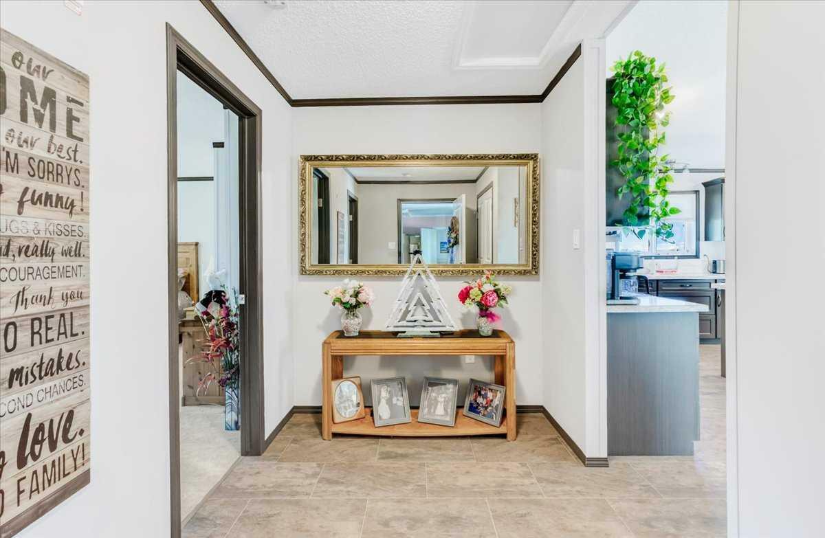 Property Photo:  513 Railway Avenue  AB T0L 0L0 