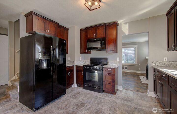Property Photo:  421  24th Avenue  WA 98632 