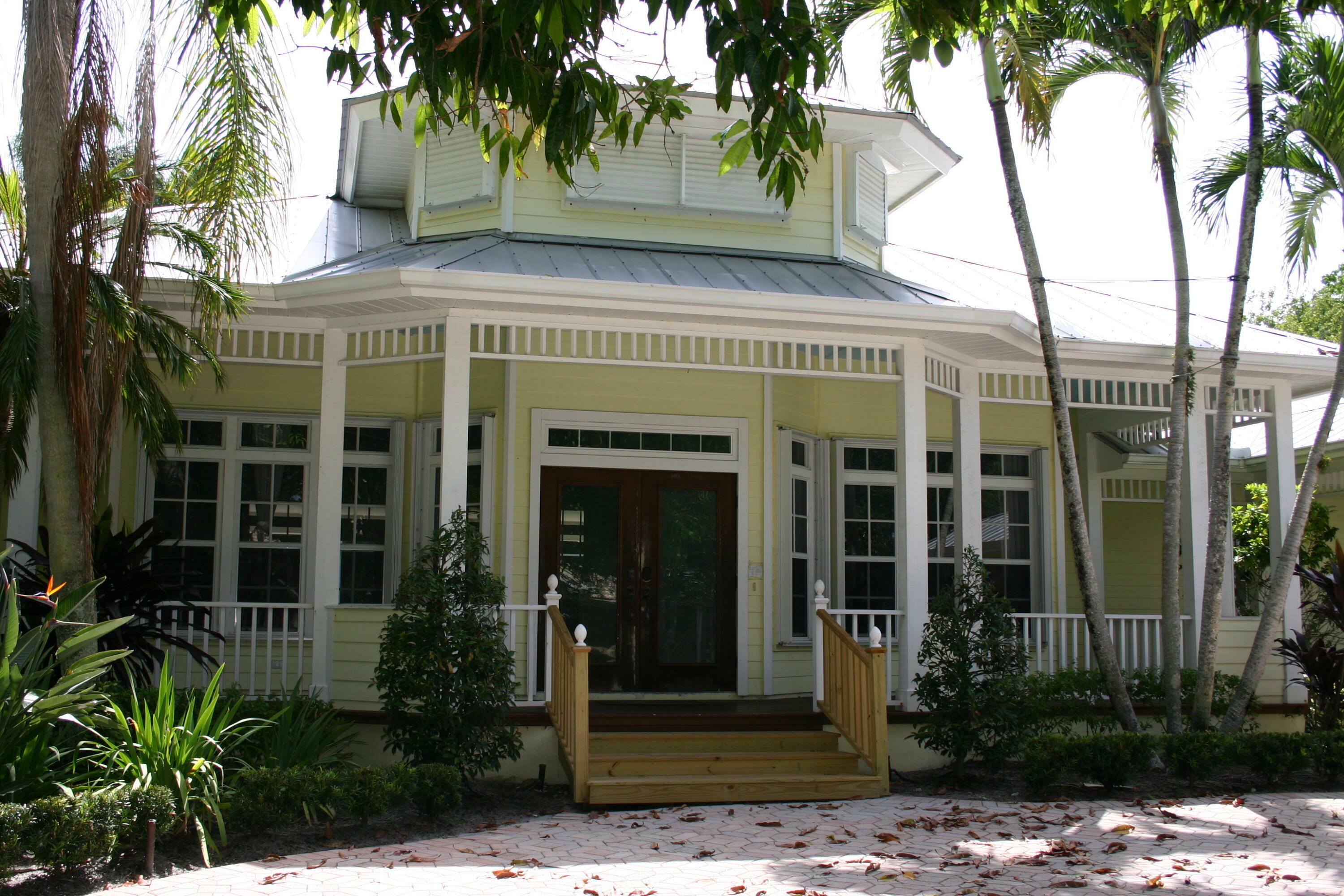 Property Photo:  104 Abbie Court  FL 34996 