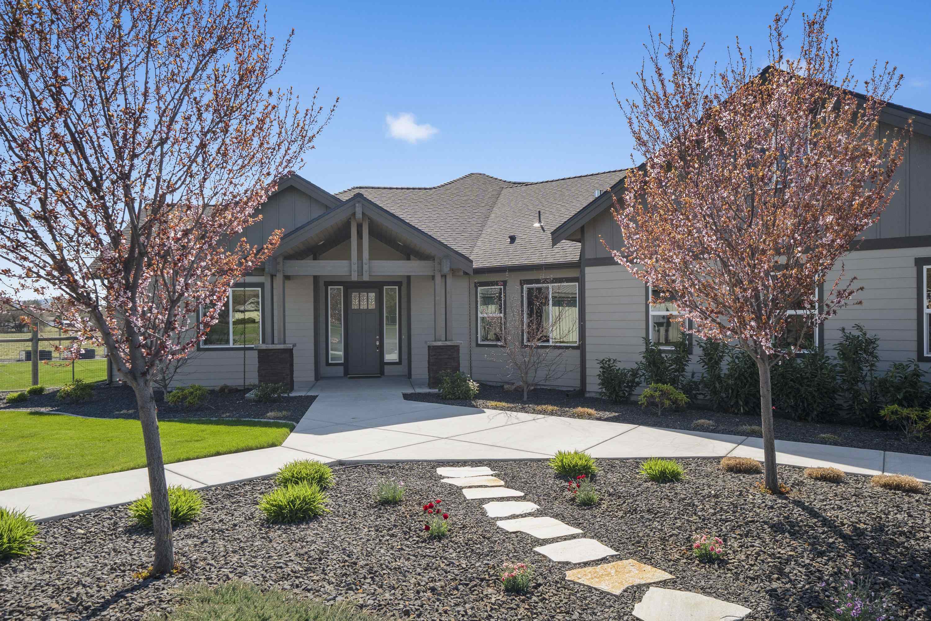 Property Photo:  5114 N Oakland Rd  WA 99027 