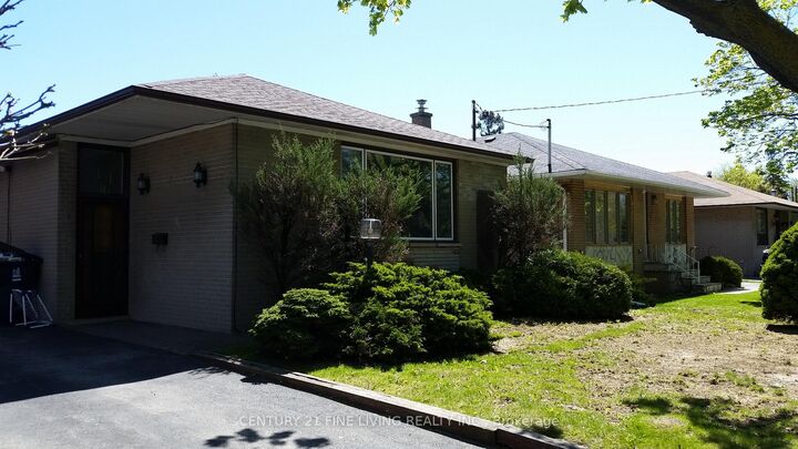 Photo de la propriété:  35 Hartland Road  ON M9C 4S9 