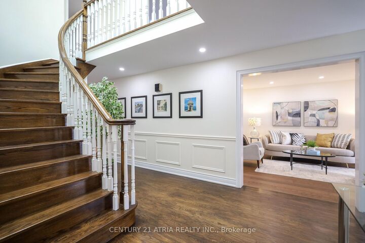 Photo de la propriété: 26 Royal Palm Drive ON L4J 5R3