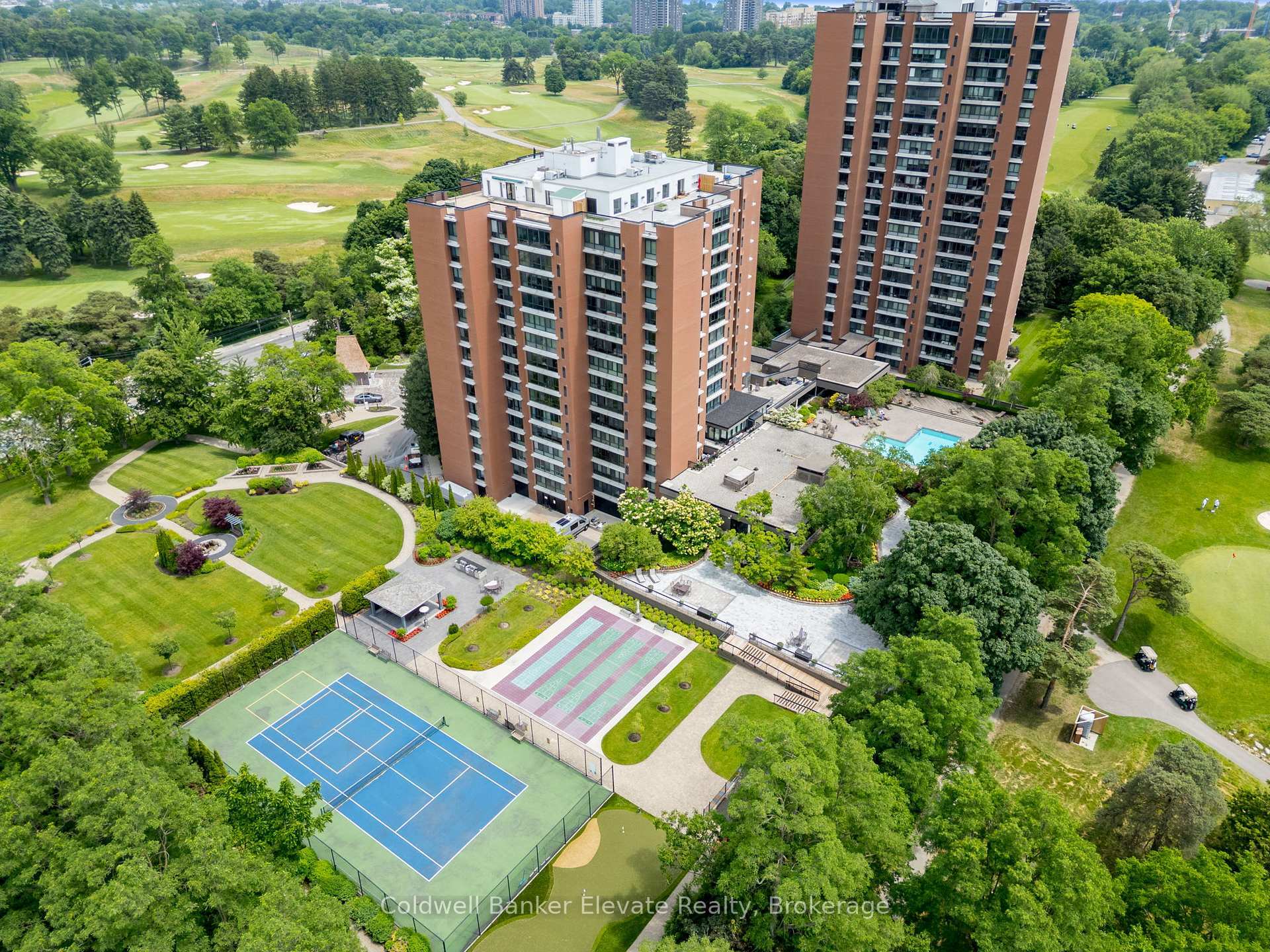 Photo de la propriété:  1400 Dixie Road 807  ON L5E 3E1 