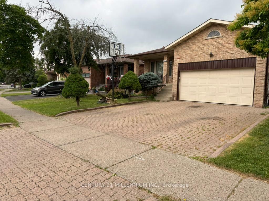 Property Photo: 70 Professor'S Lake Parkway ON L6S 3Y4