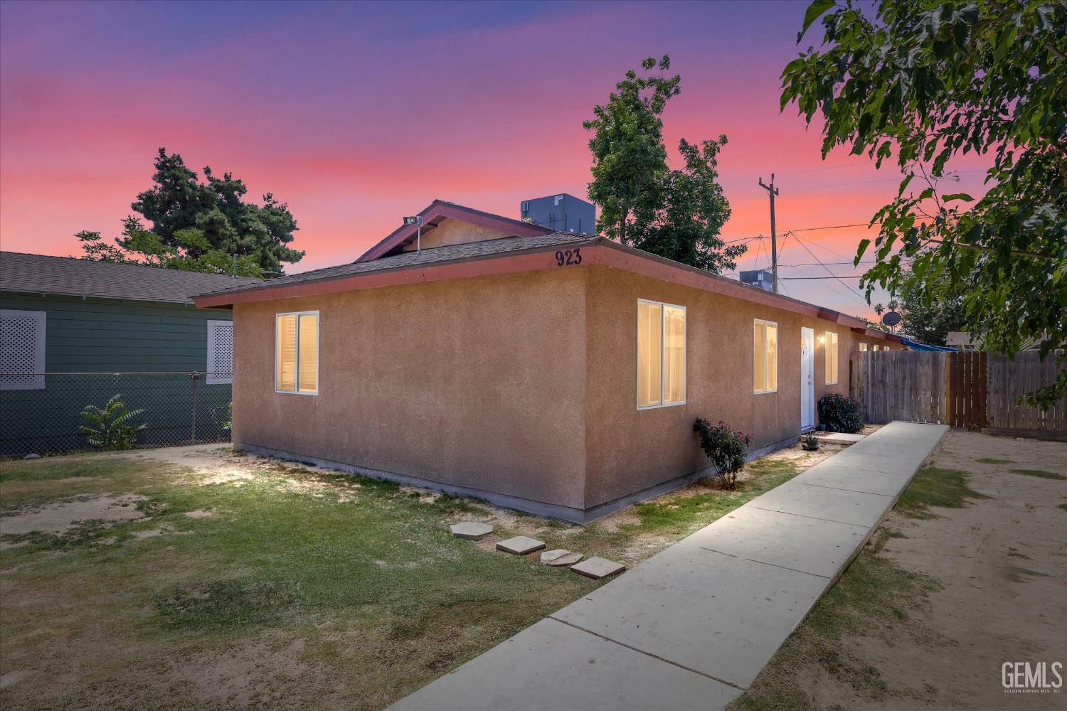923 Eureka Street  Bakersfield CA 93305 photo