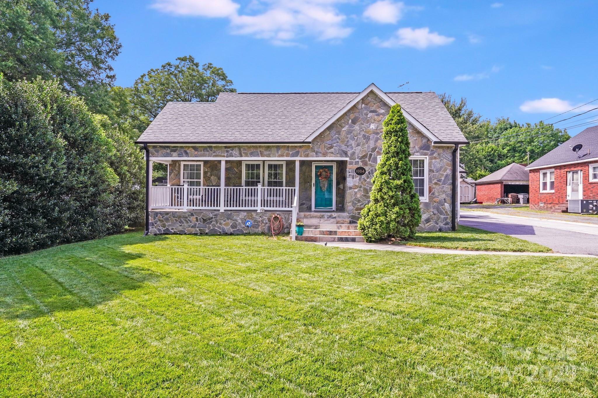 Property Photo: 1004 Venus Street NC 28083