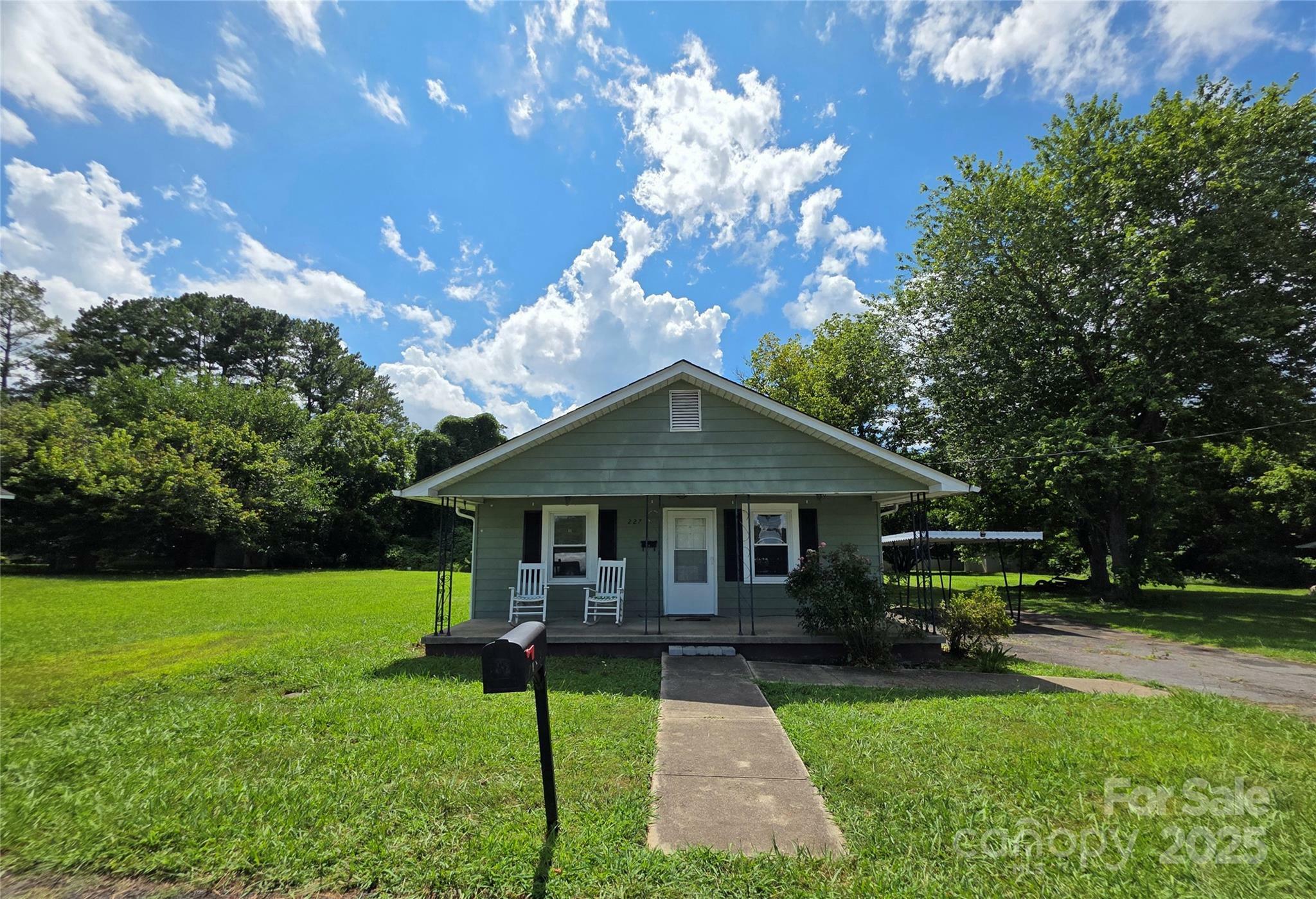 Property Photo: 227 Nassau Place NC 28120