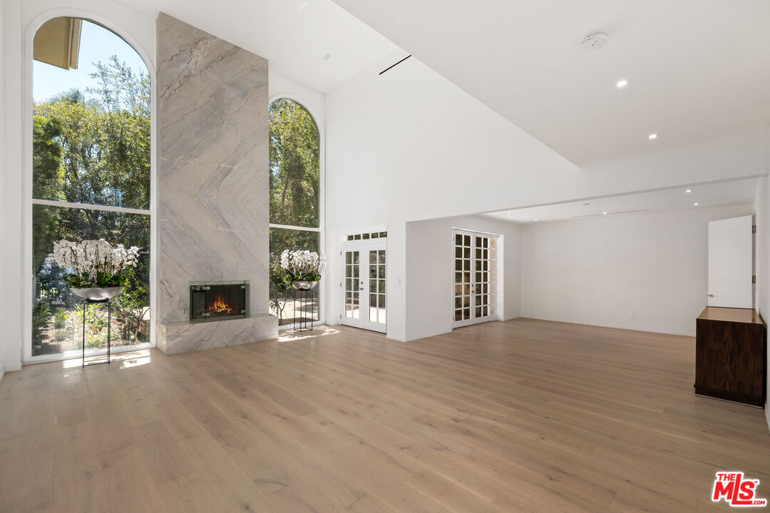 Property Photo: 12330 Ridge Cir CA 90049