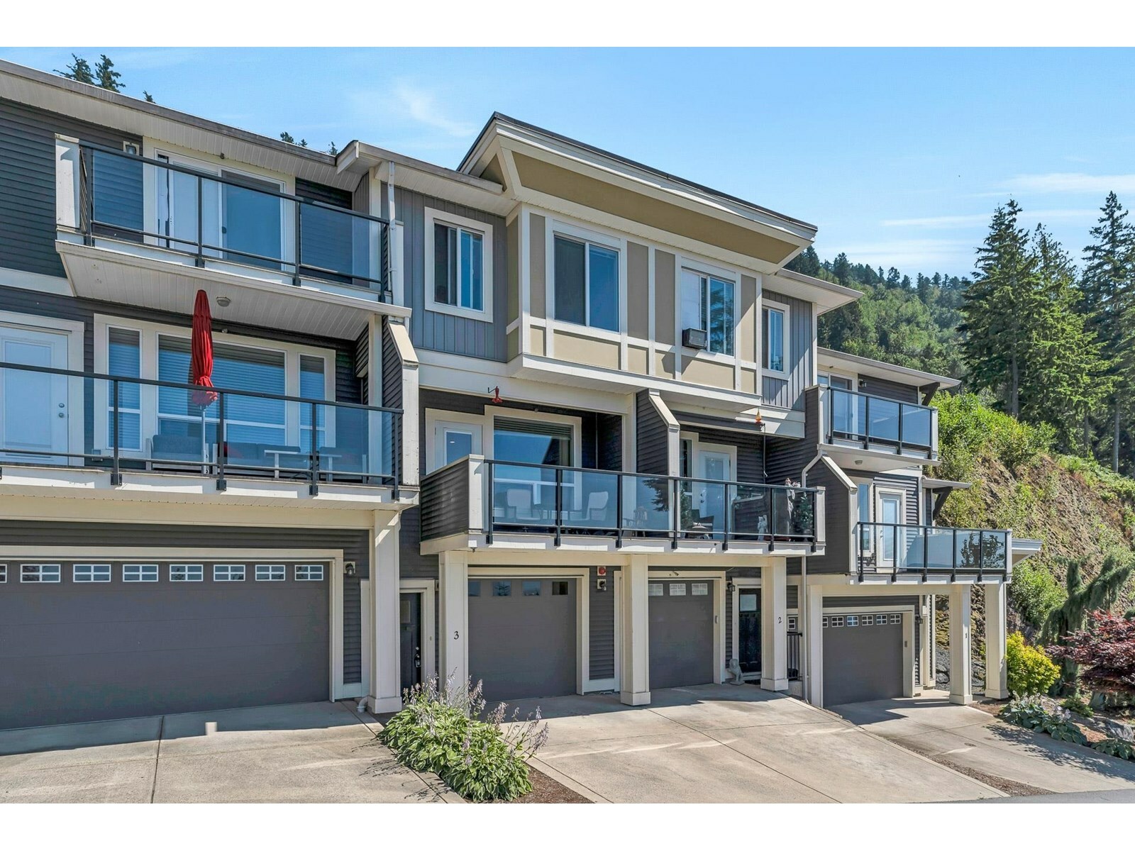 Photo de la propriété: 6026 Lindeman Street 3 BC V2R 0W1