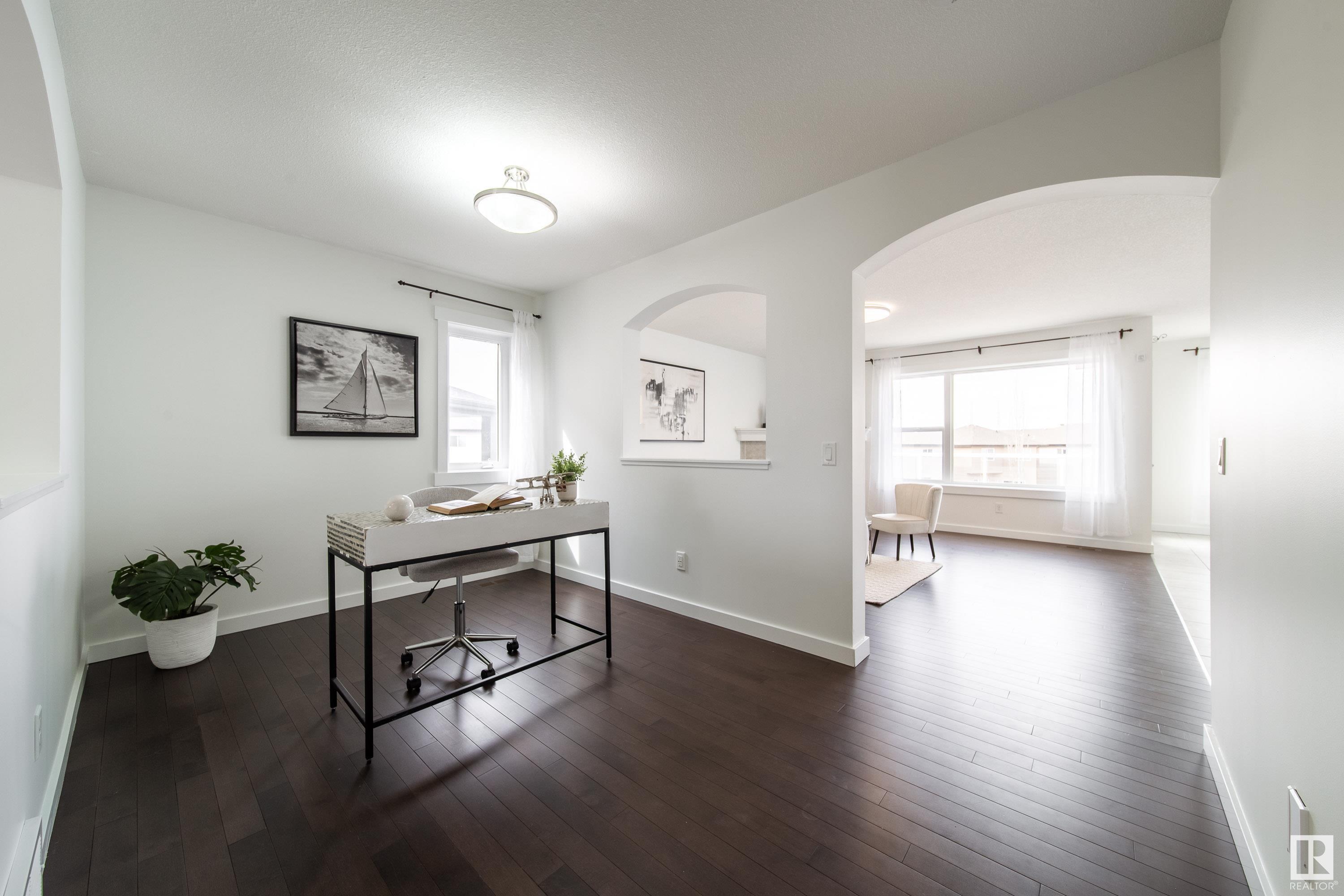 Photo de la propriété: 5168 2 Avenue SW AB T6X 0R4