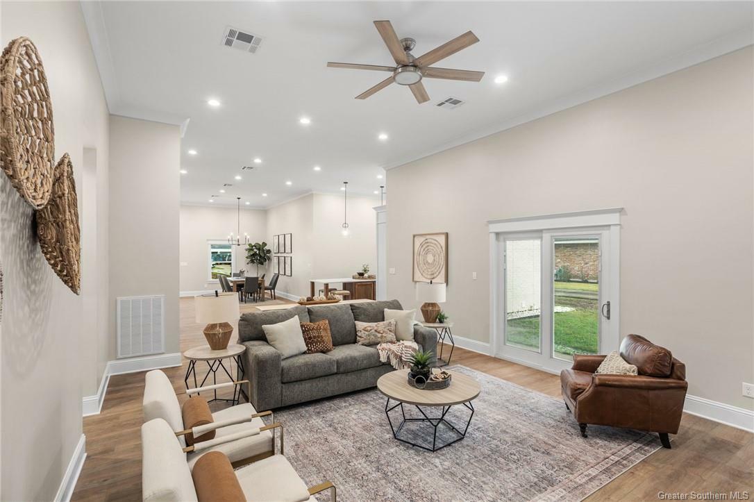 Property Photo: 1450 N Chateau Circle LA 70605