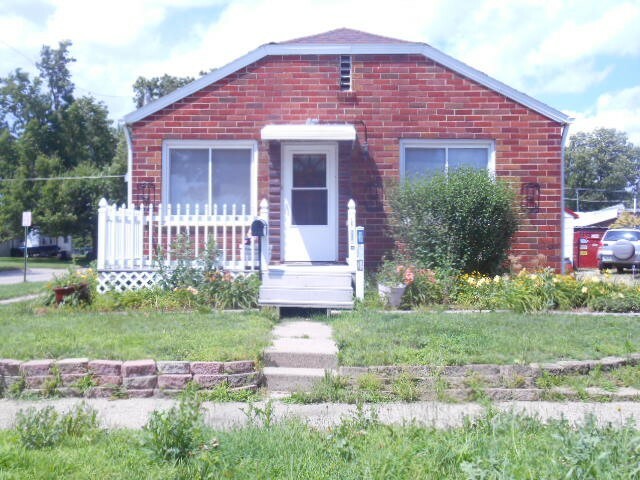 Property Photo: 702 Woodbury Street IA 50158