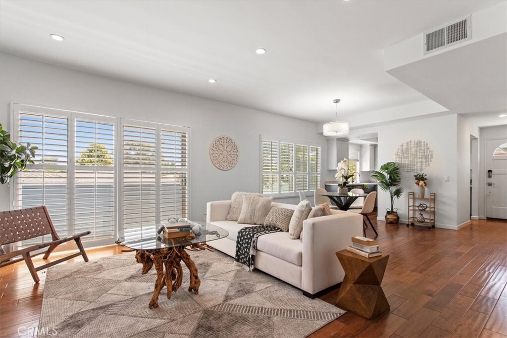 5324 N Kester Ave 12  Sherman Oaks CA 91411 photo