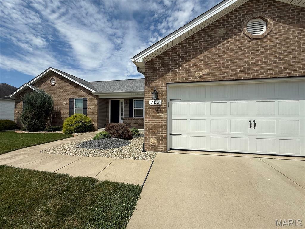 Property Photo: 108 Garrettford Drive IL 62010