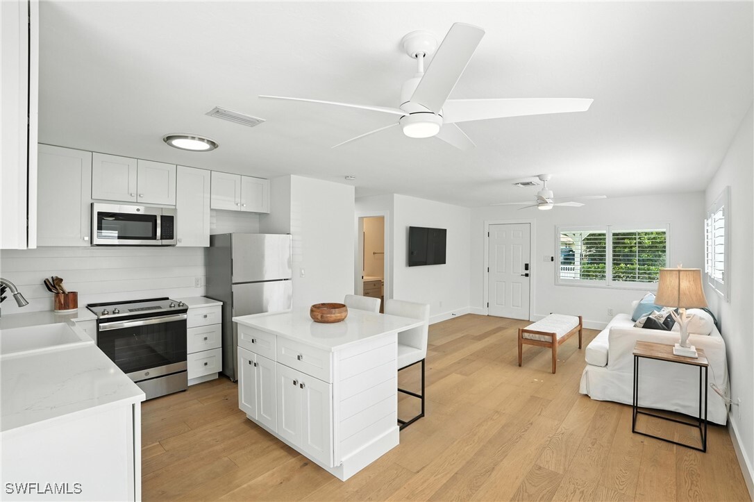 Property Photo: 1324 Highlands Drive FL 34103