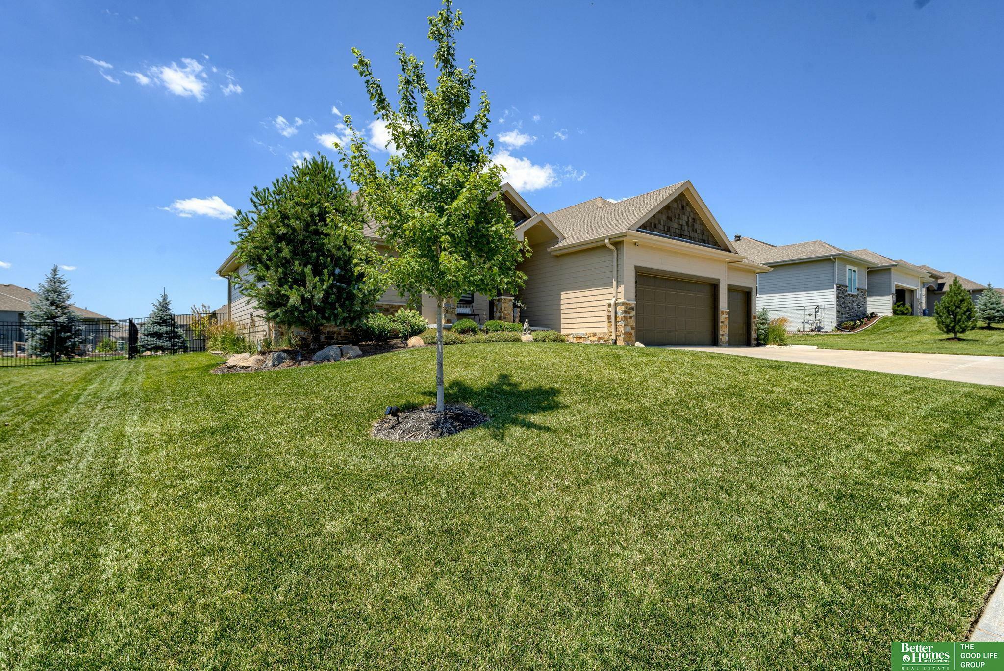 Property Photo:  10114 S 105th Avenue  NE 68046 