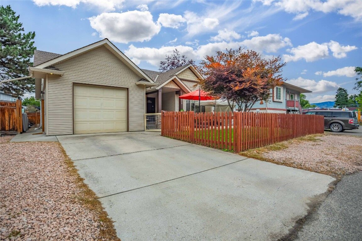 Property Photo:  778 Copeland Place  BC V1Y 8P9 