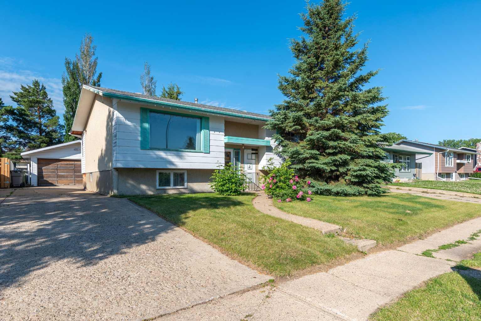 Property Photo:  5205 32 Street  AB T9V 1G1 