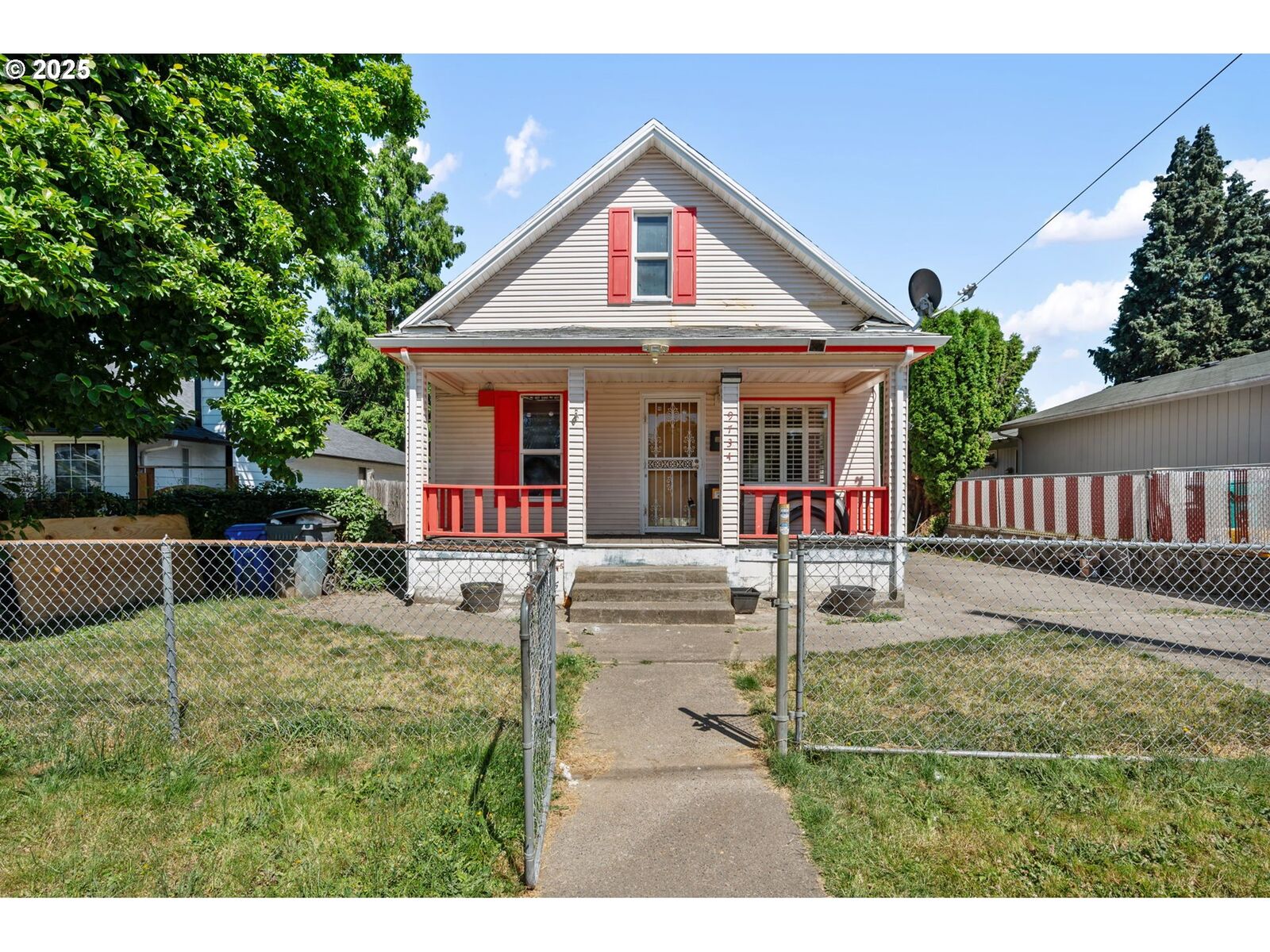 Property Photo:  9734 N Exeter Ave  OR 97203 