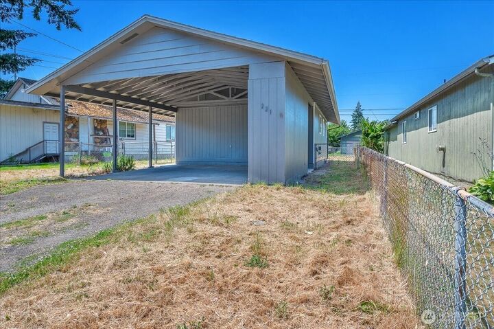 Property Photo: 221 28th Avenue WA 98632
