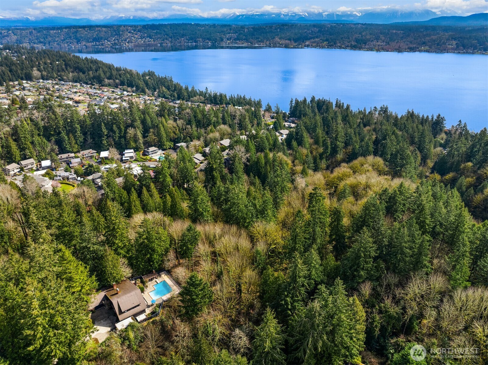 Property Photo: 16521 NE 1st Place WA 98008