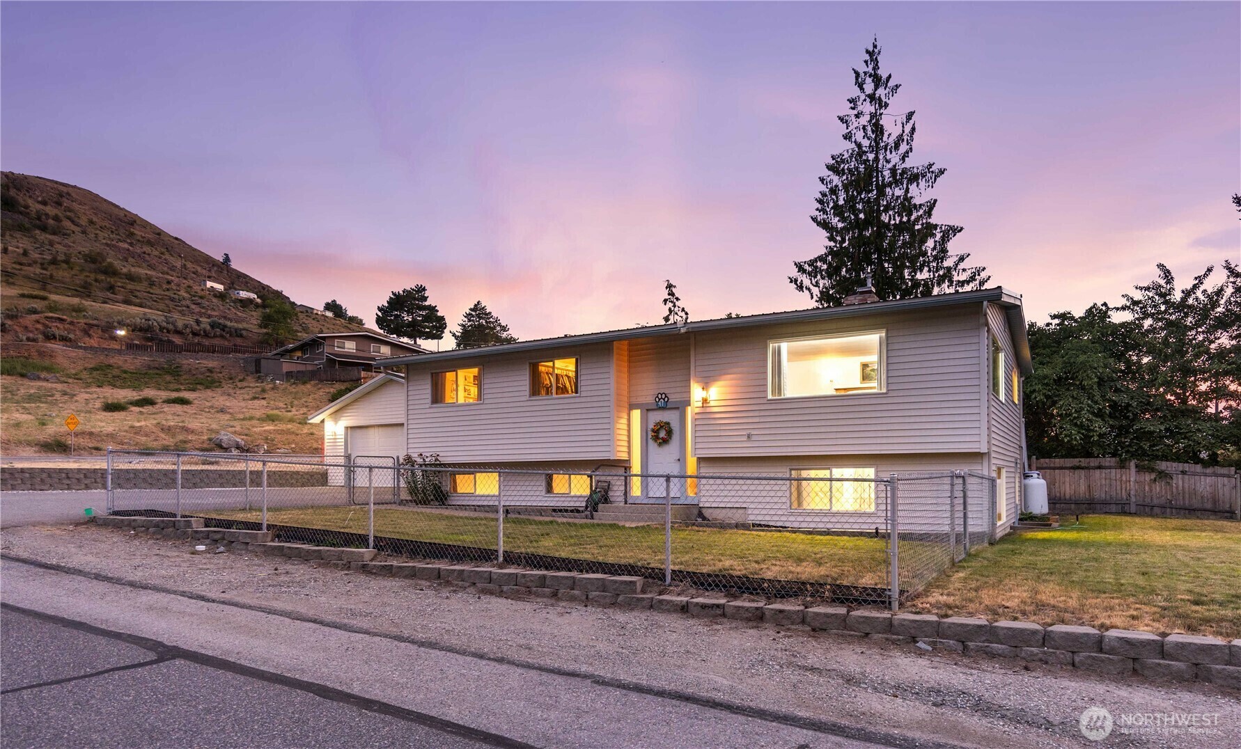 Property Photo: 510 S Lake Street WA 98816