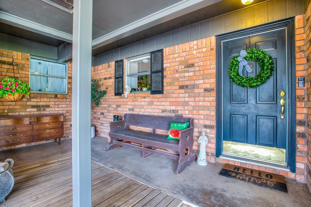 Property Photo:  105 Sargent Ave  TX 76821 