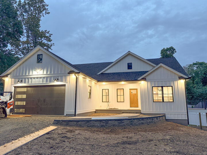 Property Photo:  305 Lincoln Street  CT 06037