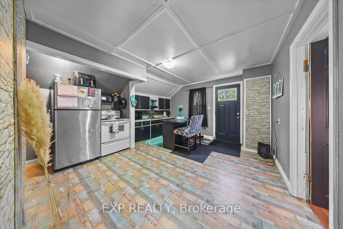 Property Photo: 18 Delhi Street ON K6V 4H3