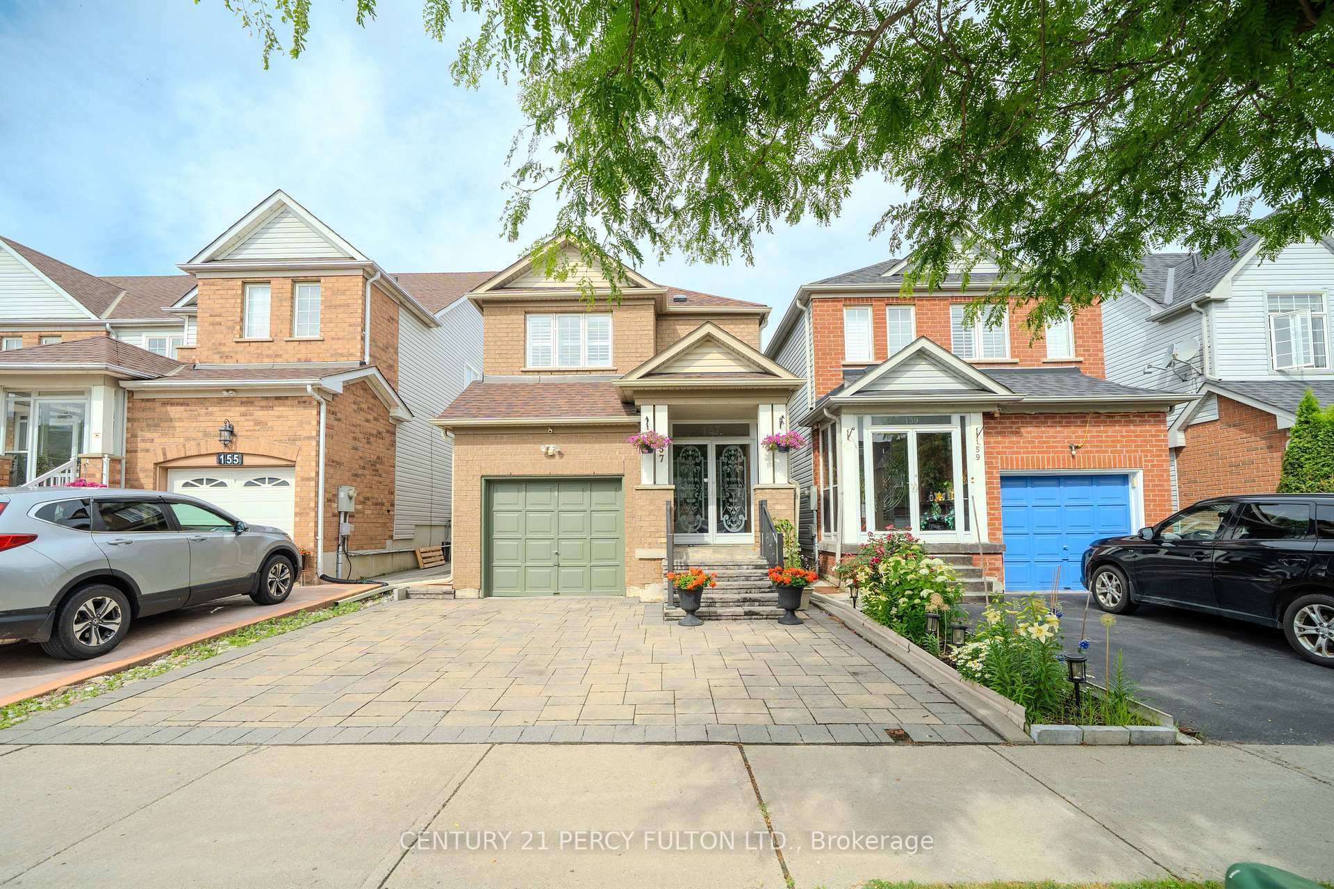 Property Photo: 157 Billingsley Crescent ON L3S 4P3