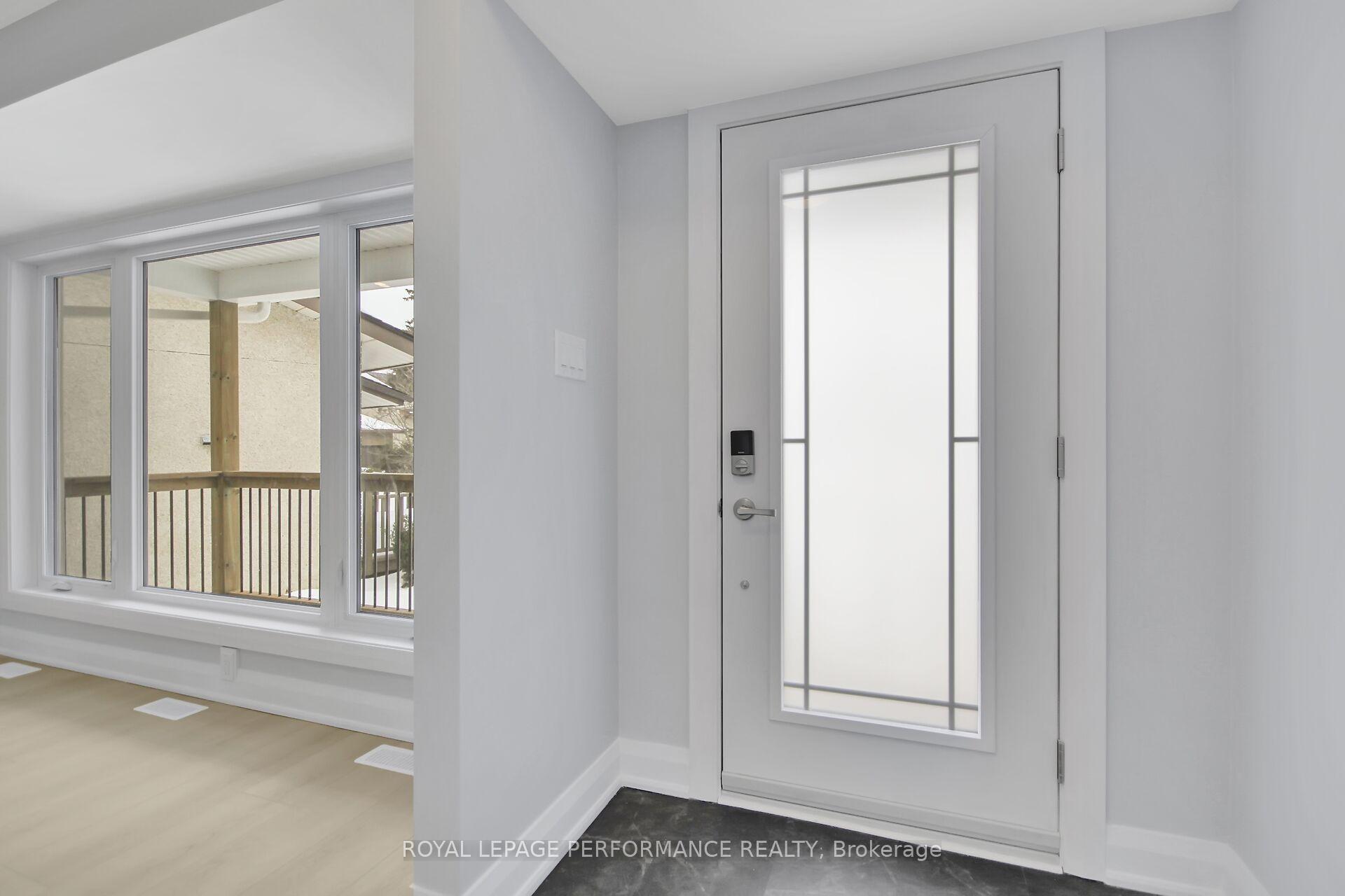 Property Photo: 9 Brydon Court ON K2G 4A6
