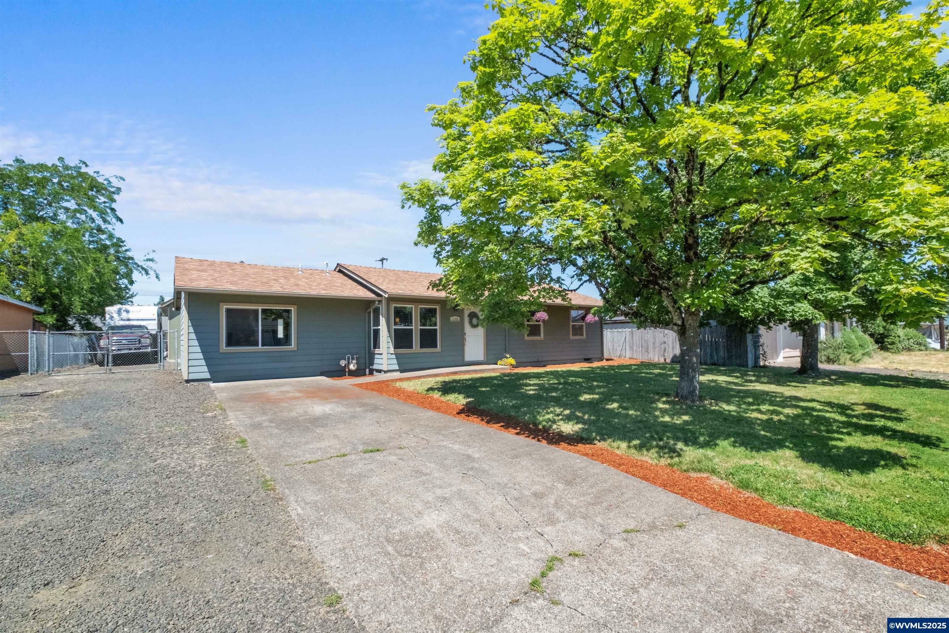 Property Photo: 1149 23rd Ave SE OR 97322