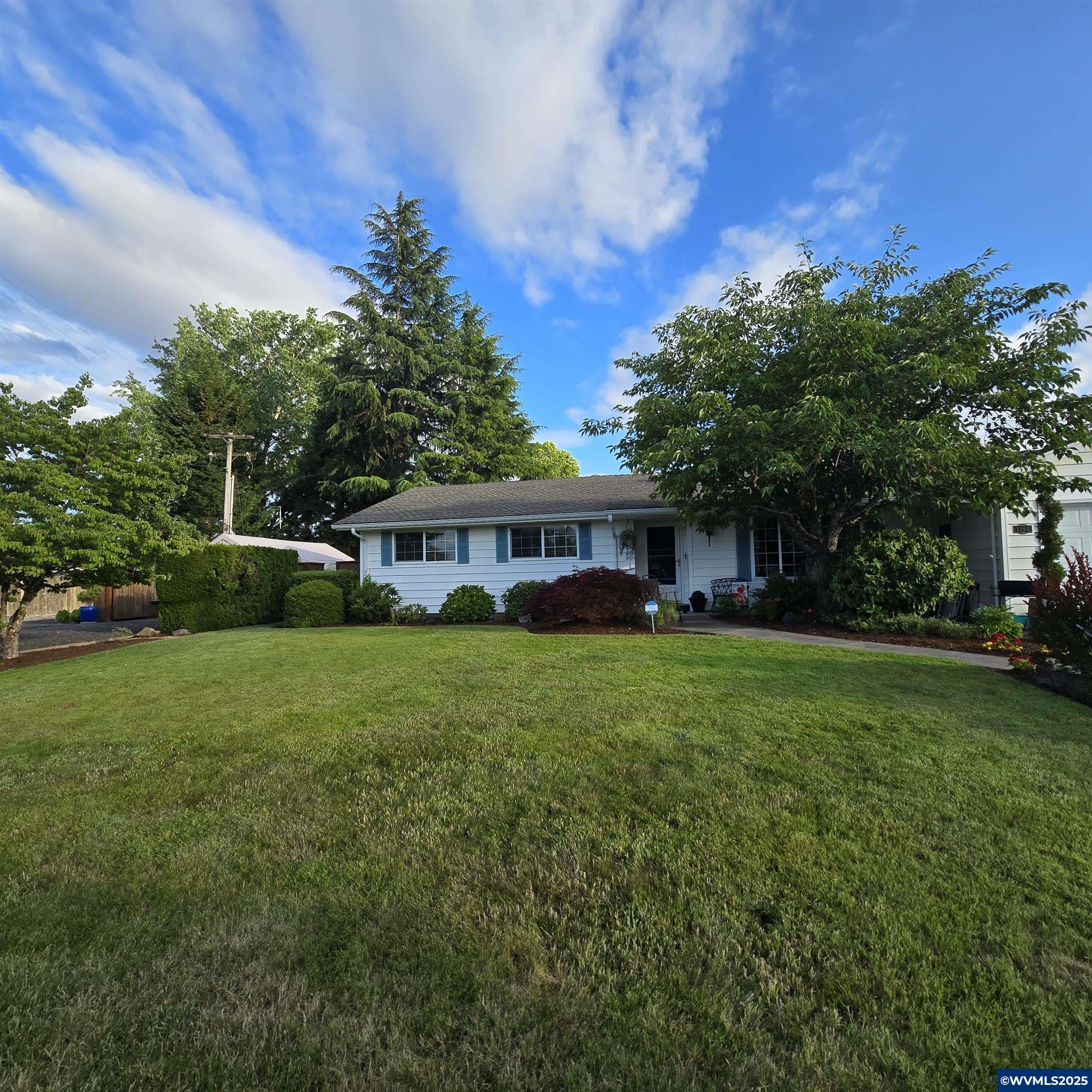 Property Photo: 1104 29th Av SW OR 97321