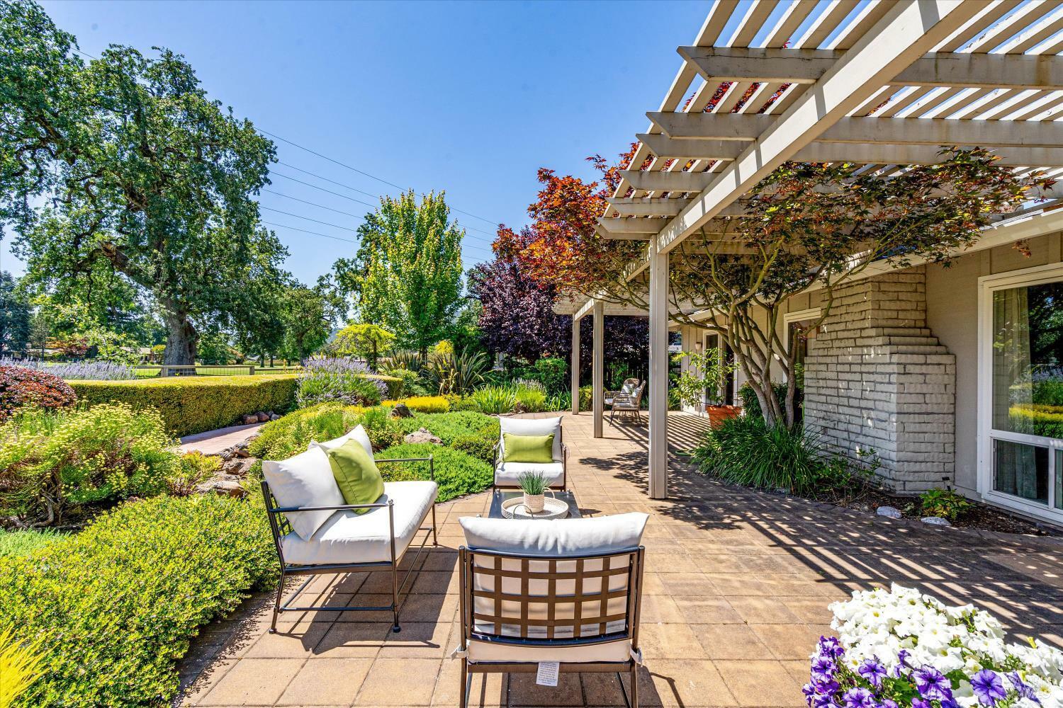 Property Photo:  3 Autumn Leaf Place  CA 95409 