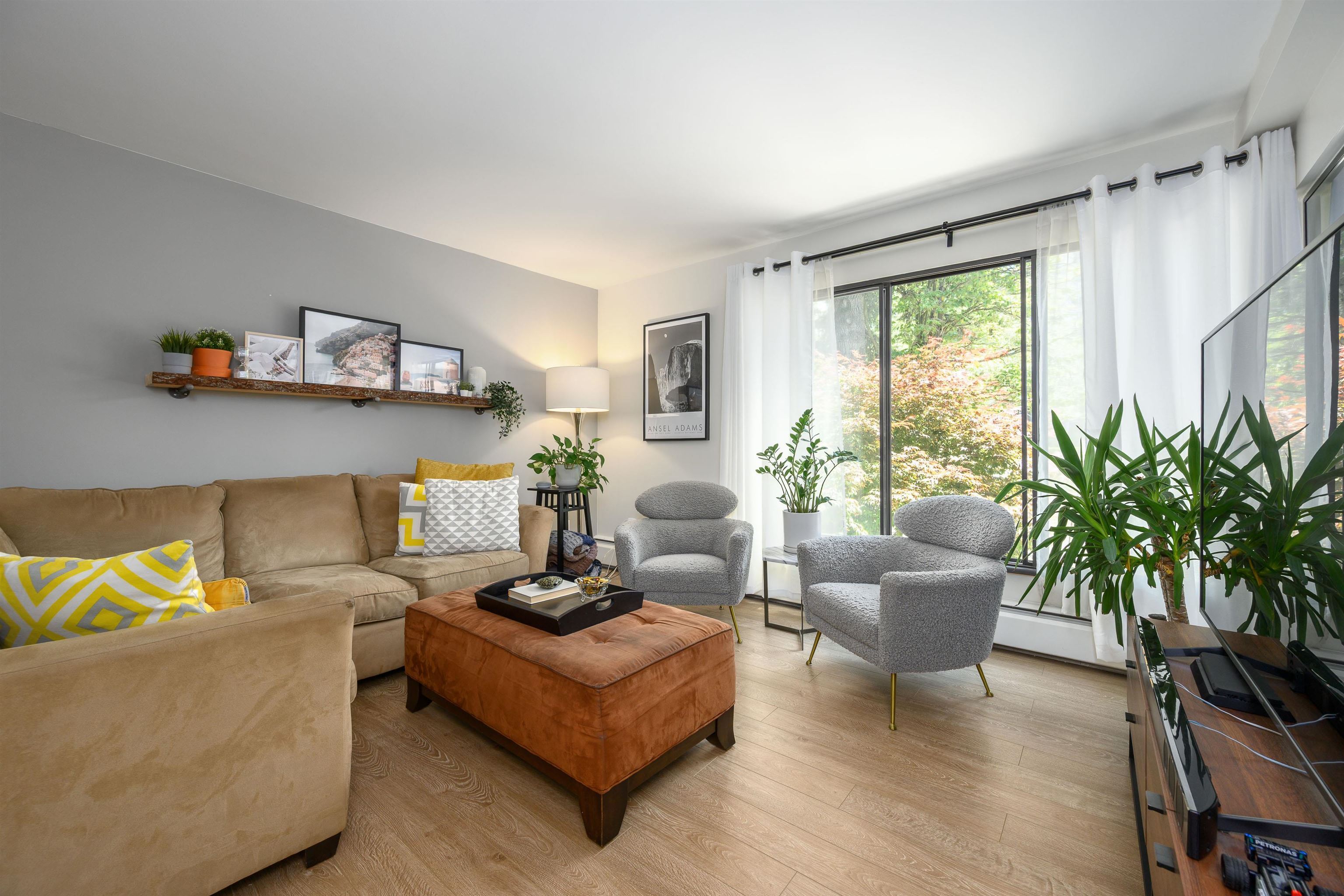 Property Photo: 1437 Foster Street 206 BC V4B 3X6