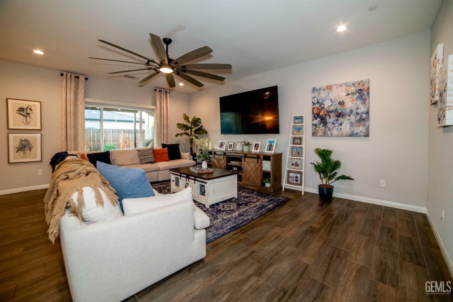 Property Photo: 8414 Kowa Street CA 93314